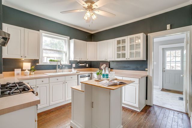 2222 W Magnolia Avenue, Fort Worth, TX 76110