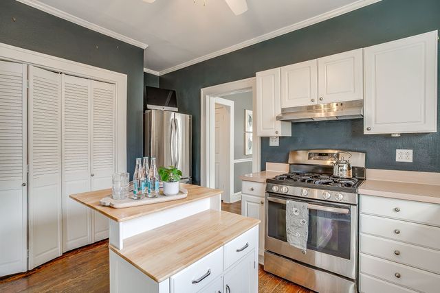 2222 W Magnolia Avenue, Fort Worth, TX 76110