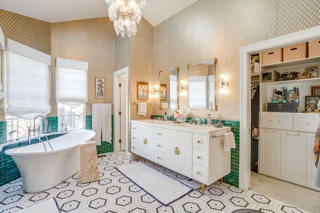 2222 W Magnolia Avenue, Fort Worth, TX 76110