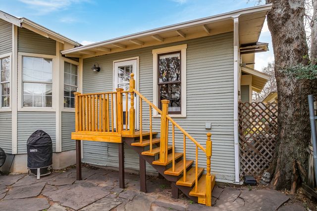 2222 W Magnolia Avenue, Fort Worth, TX 76110