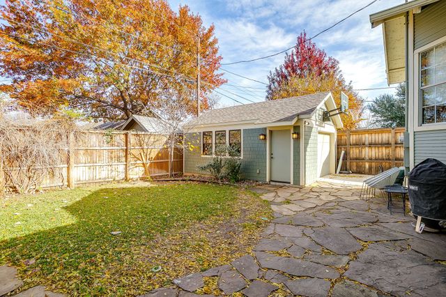 2222 W Magnolia Avenue, Fort Worth, TX 76110