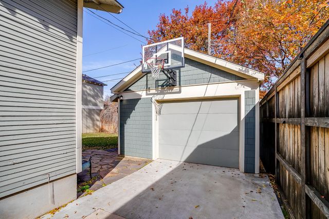 2222 W Magnolia Avenue, Fort Worth, TX 76110