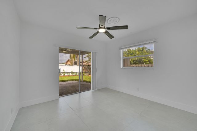 2821 NE 2nd Avenue 2823, Boca Raton, FL 33431