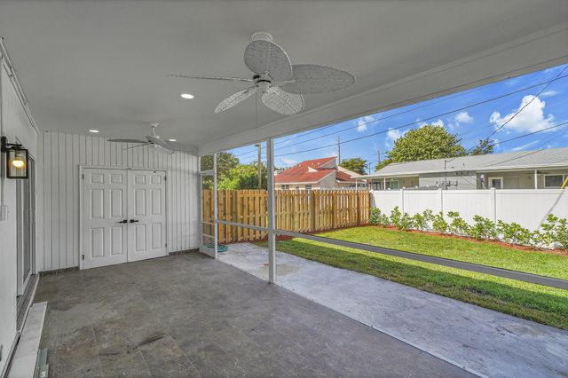 2821 NE 2nd Avenue 2823, Boca Raton, FL 33431