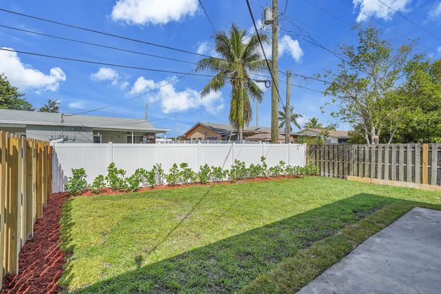 2821 NE 2nd Avenue 2823, Boca Raton, FL 33431