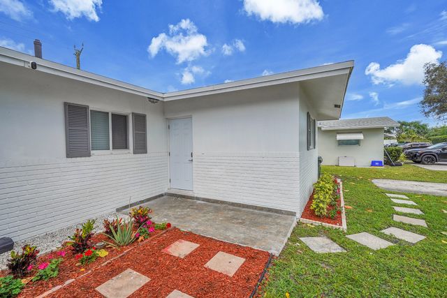2821 NE 2nd Avenue 2823, Boca Raton, FL 33431