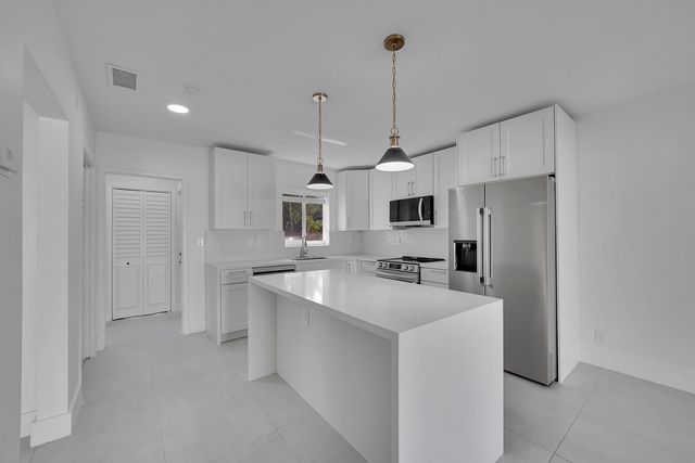 2821 NE 2nd Avenue 2823, Boca Raton, FL 33431