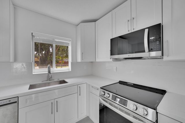 2821 NE 2nd Avenue 2823, Boca Raton, FL 33431