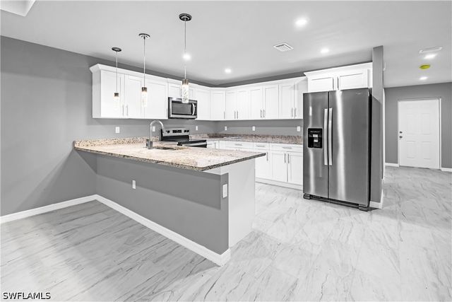 3510 S Grimsley CT, Fort Myers, FL 33916