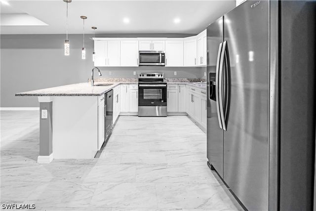 3510 S Grimsley CT, Fort Myers, FL 33916