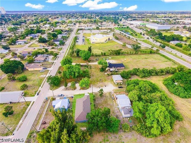 3510 S Grimsley CT, Fort Myers, FL 33916