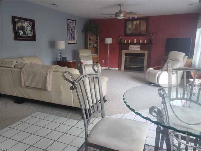 2 Ridge Lake DR, Hampton, VA 23666