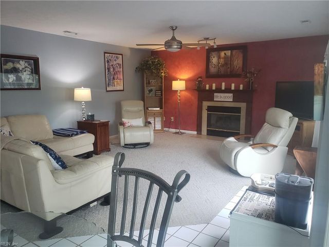 2 Ridge Lake DR, Hampton, VA 23666
