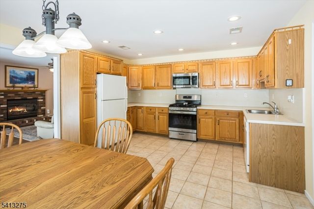 10 Hawthorn Dr, Roxbury Twp., NJ 07876