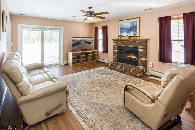 10 Hawthorn Dr, Roxbury Twp., NJ 07876