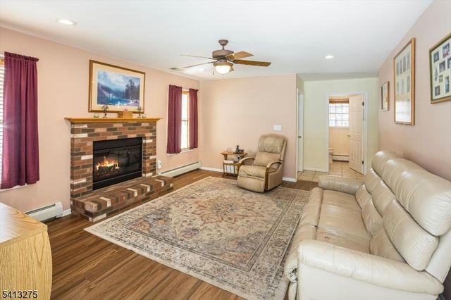 10 Hawthorn Dr, Roxbury Twp., NJ 07876