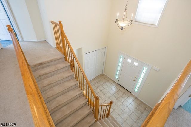 10 Hawthorn Dr, Roxbury Twp., NJ 07876