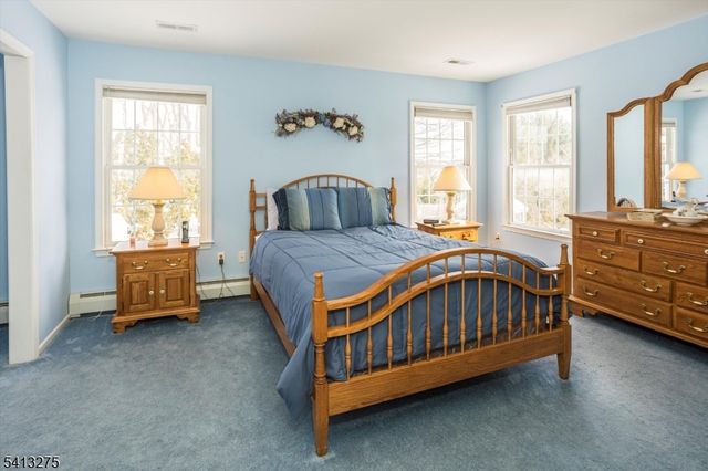 10 Hawthorn Dr, Roxbury Twp., NJ 07876