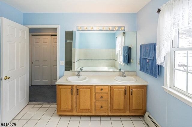 10 Hawthorn Dr, Roxbury Twp., NJ 07876