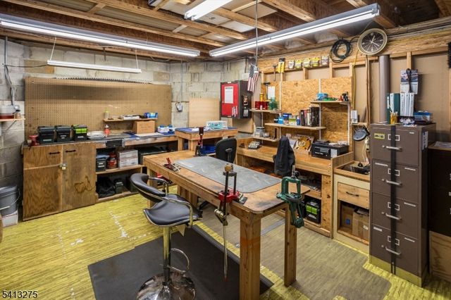 10 Hawthorn Dr, Roxbury Twp., NJ 07876