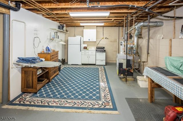 10 Hawthorn Dr, Roxbury Twp., NJ 07876