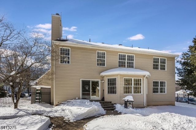 10 Hawthorn Dr, Roxbury Twp., NJ 07876