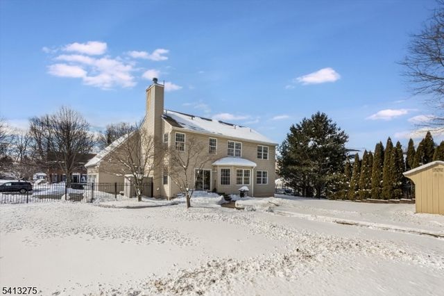 10 Hawthorn Dr, Roxbury Twp., NJ 07876