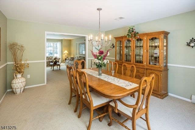 10 Hawthorn Dr, Roxbury Twp., NJ 07876