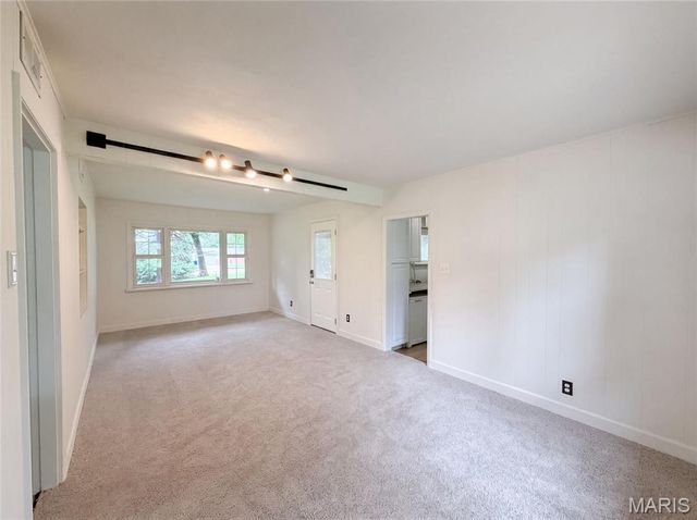 925 Woodcrest Lane, Hazelwood, MO 63042