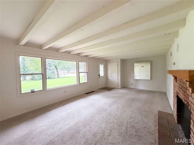 925 Woodcrest Lane, Hazelwood, MO 63042