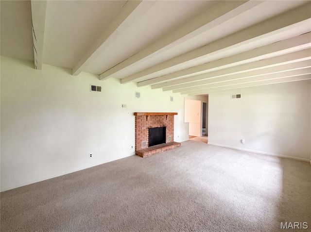 925 Woodcrest Lane, Hazelwood, MO 63042
