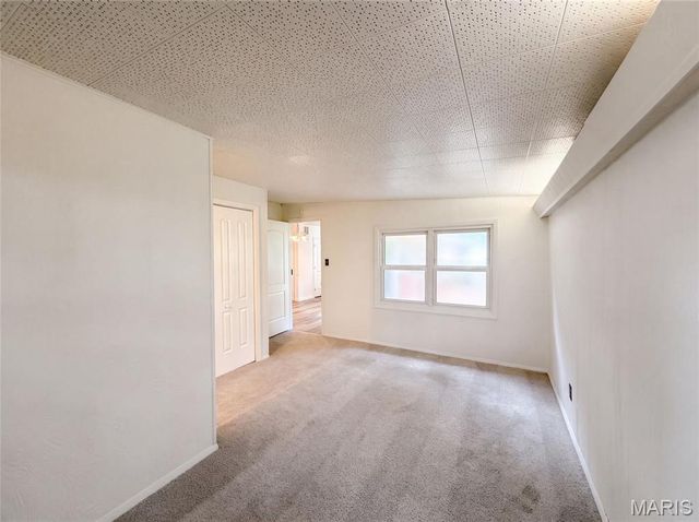 925 Woodcrest Lane, Hazelwood, MO 63042