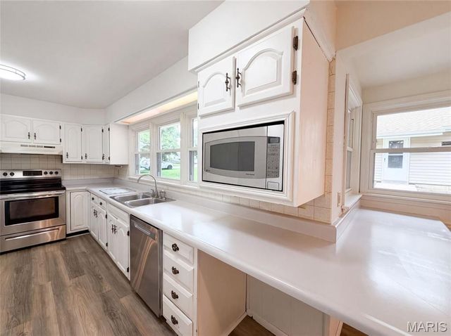 925 Woodcrest Lane, Hazelwood, MO 63042