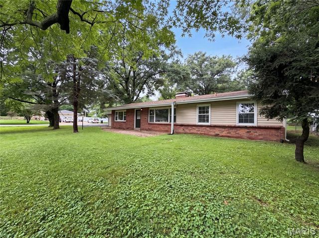 925 Woodcrest Lane, Hazelwood, MO 63042