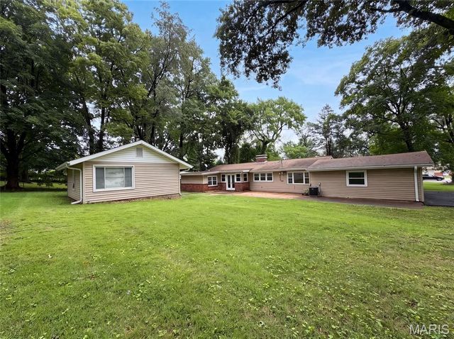 925 Woodcrest Lane, Hazelwood, MO 63042