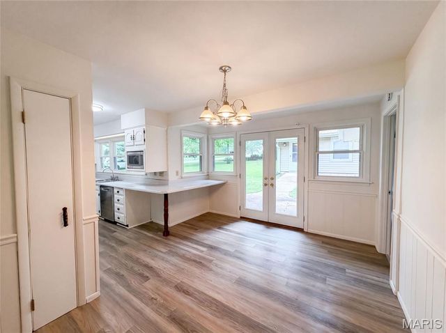 925 Woodcrest Lane, Hazelwood, MO 63042