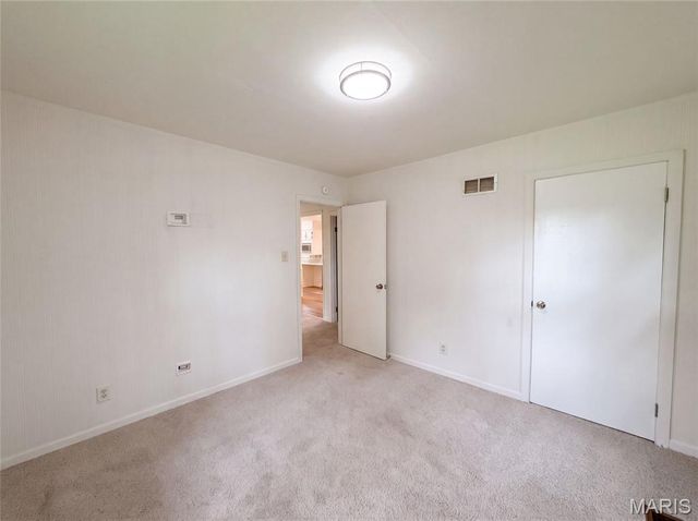 925 Woodcrest Lane, Hazelwood, MO 63042