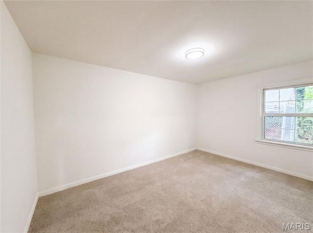 925 Woodcrest Lane, Hazelwood, MO 63042