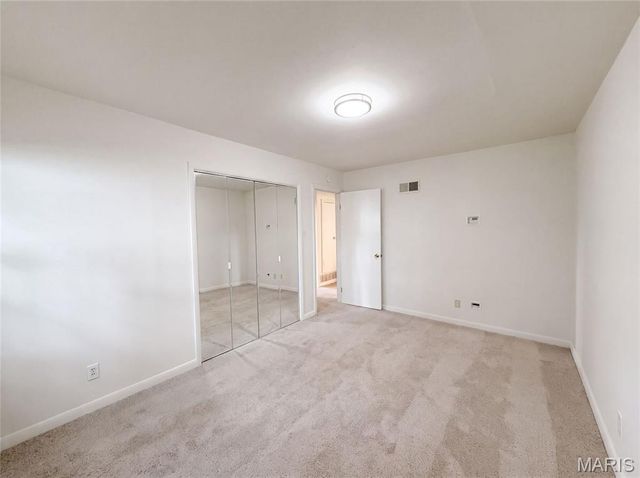 925 Woodcrest Lane, Hazelwood, MO 63042