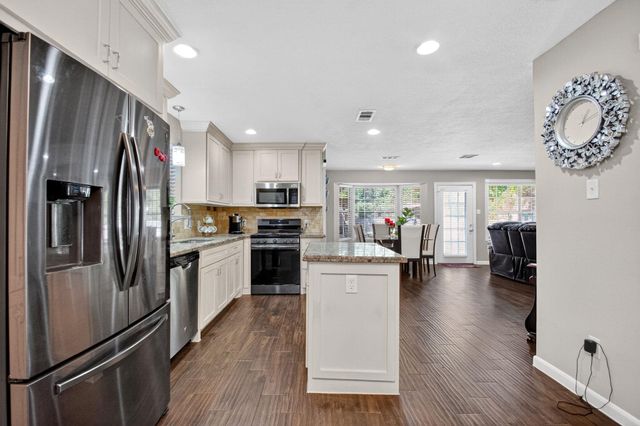 2514 Creekleaf Road, Houston, TX 77068