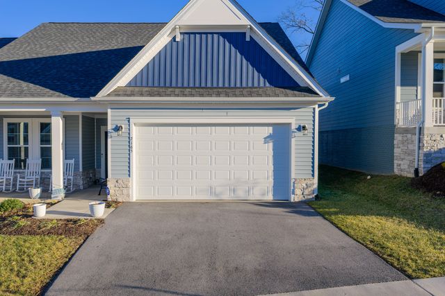 2165 Kings Walk DR, Roanoke, VA 24012