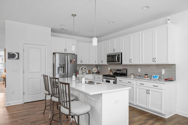 2165 Kings Walk DR, Roanoke, VA 24012