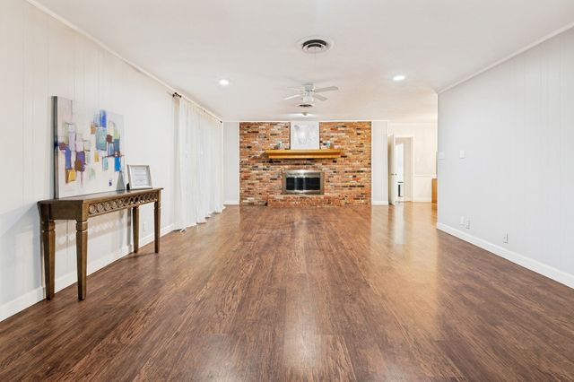 1809 Glenbrook Drive, Irving, TX 75061