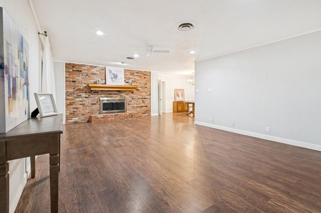 1809 Glenbrook Drive, Irving, TX 75061