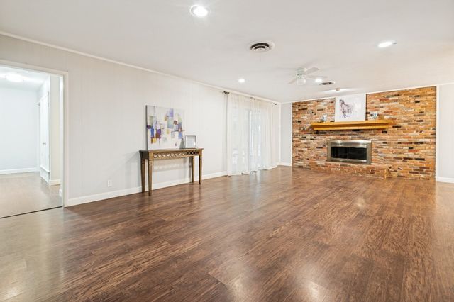 1809 Glenbrook Drive, Irving, TX 75061