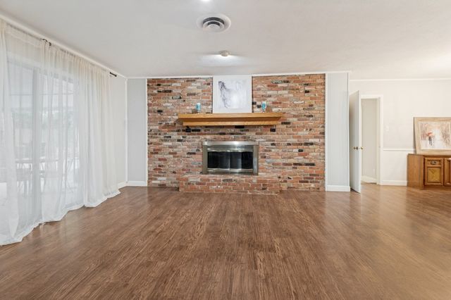1809 Glenbrook Drive, Irving, TX 75061