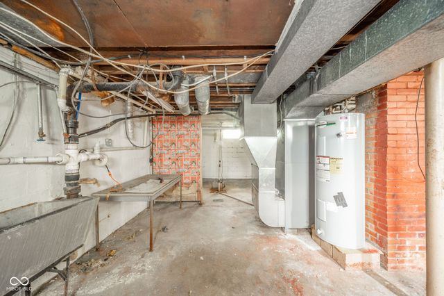 239 W 38th Street, Anderson, IN 46013