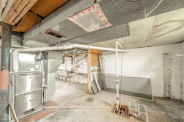 239 W 38th Street, Anderson, IN 46013