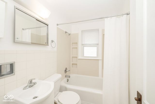 239 W 38th Street, Anderson, IN 46013