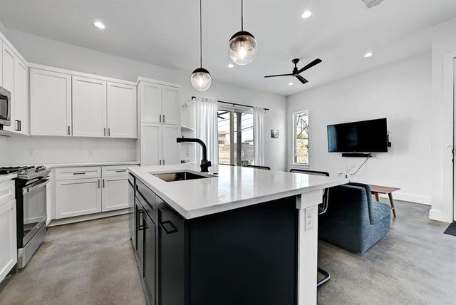 2812 E 4th ST 2, Austin, TX 78702